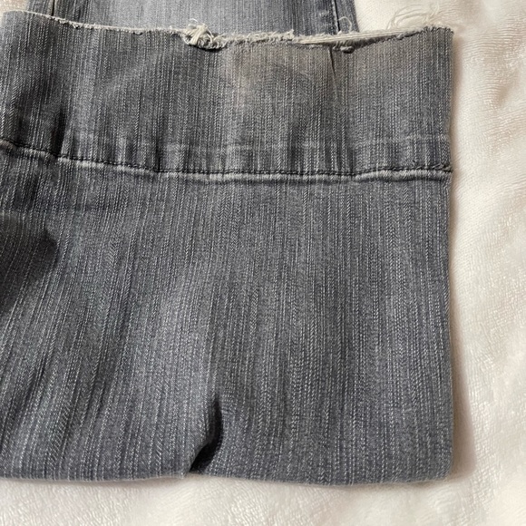 Gray retro bell bottom Levi’s - Picture 9 of 9